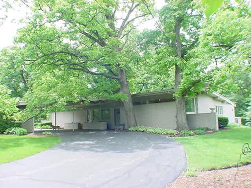 412 E Oakwood Dr., Barrington, IL 60010