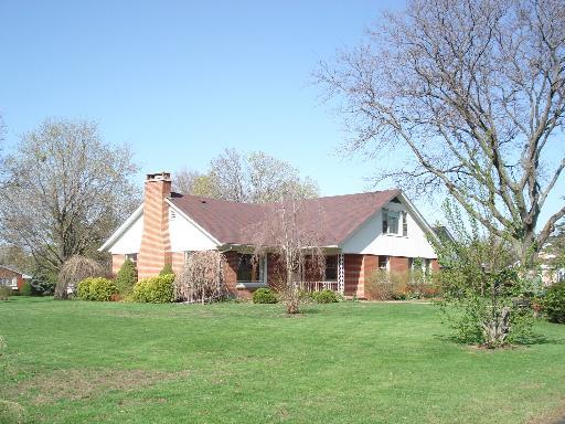 630 Linden Pl., Dekalb, IL 60115