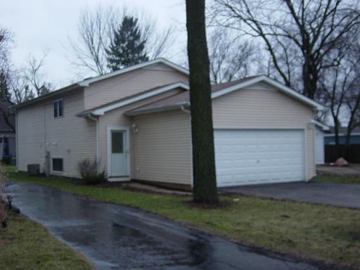 132 Oaks Ave., Wauconda, IL 60084