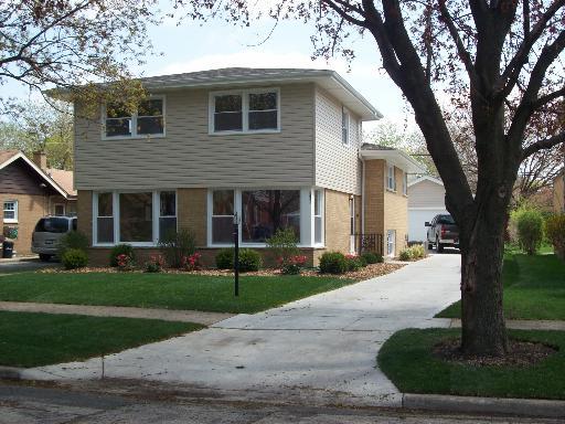 1451 Suffolk Ave., Westchester, IL 60154