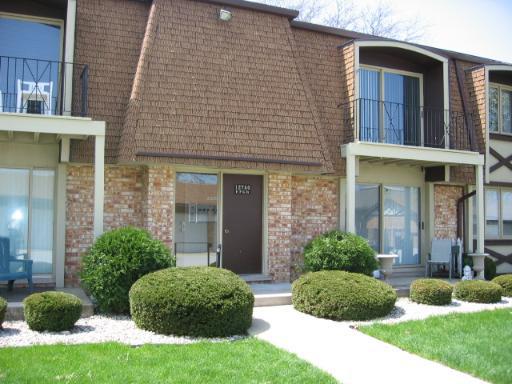 12750 S Carriage Ln. #F2, Crestwood, IL 60445