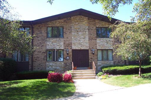 1640 Royal Oak Dr. #4, Darien, IL 60561