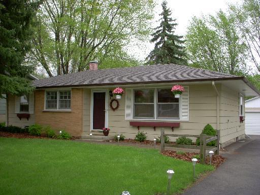 1225 Edward Ave., St. Charles, IL 60174
