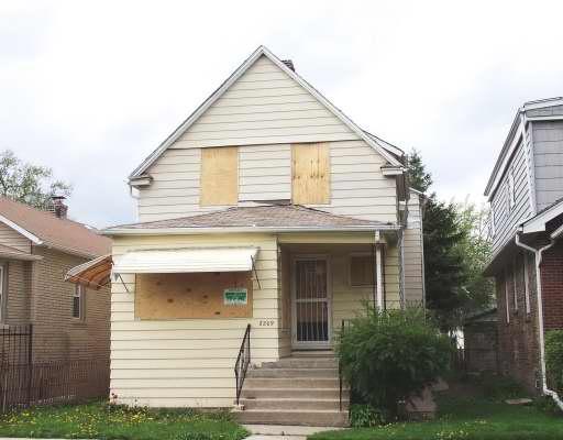 2209 Emerson St., Evanston, IL 60201