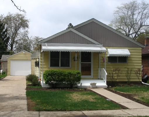 206 Wisconsin Ave., Waukegan, IL 60085