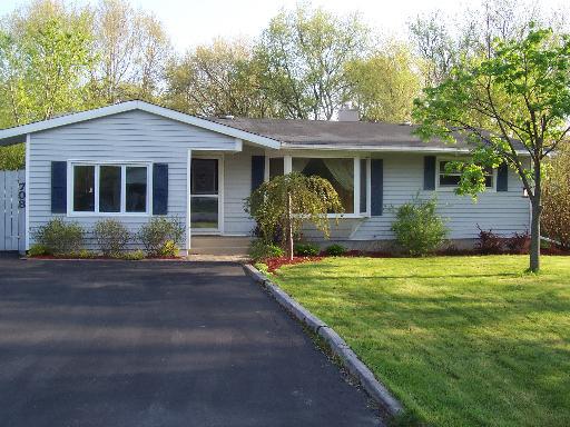 708 Pheasant Tr., Mchenry, IL 60050