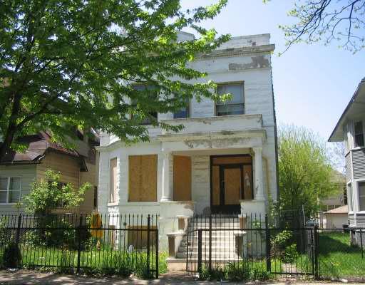 7742 S Peoria St., Chicago, IL 60620