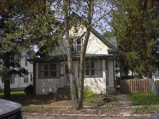 211 Maplewood Ave., Dekalb, IL 60115