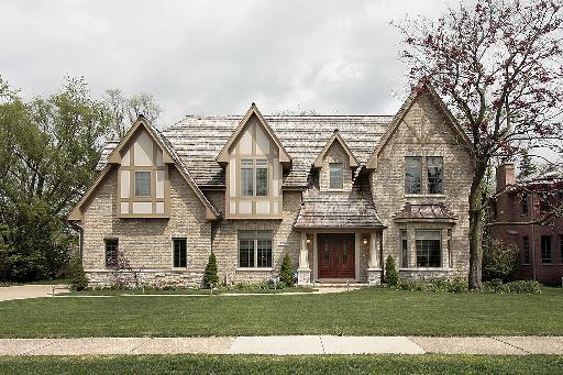 323 Thackeray Ln., Northfield, IL 60093