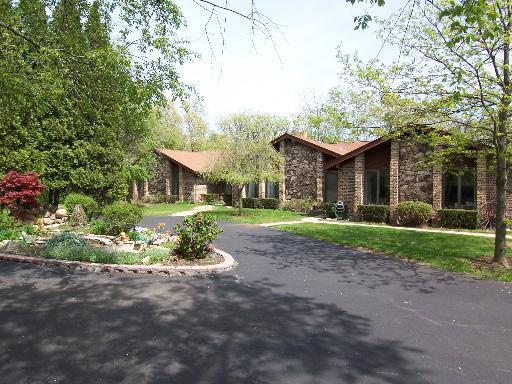 143 Algonquin Rd., Barrington Hills, IL 60010