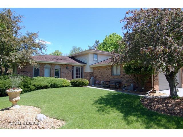 18 N Charles St., Naperville, IL 60540