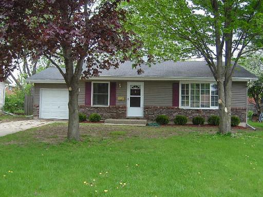 201 Lilac Ln., North Aurora, IL 60542