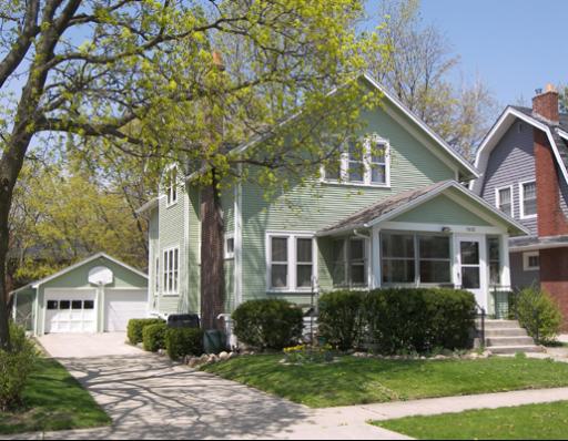1502 Henry Pl., Waukegan, IL 60085