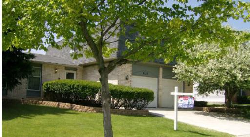 609 N Pinecrest Rd., Bolingbrook, IL 60440