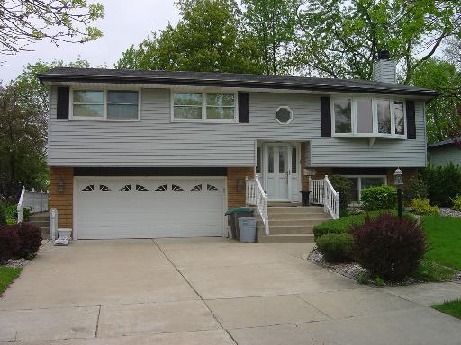 8905 S 85th Ave., Hickory Hills, IL 60457