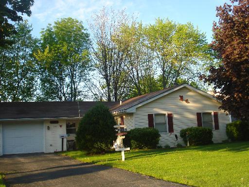 322 Sharon Ln., North Aurora, IL 60542