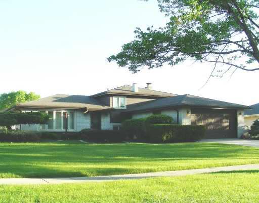 415 Honey Locust, Willowbrook, IL 60527