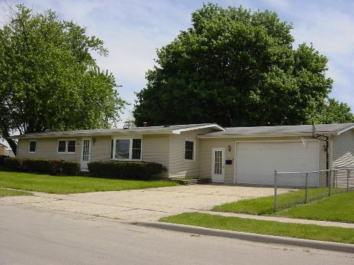 638 Charter St., Dekalb, IL 60115