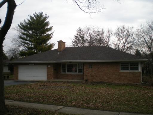 921 Greenwood Dr., Wheaton, IL 60187