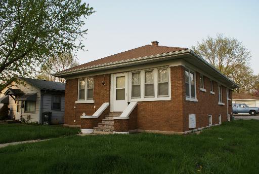 28 NW Circle Dr., Joliet, IL 60433