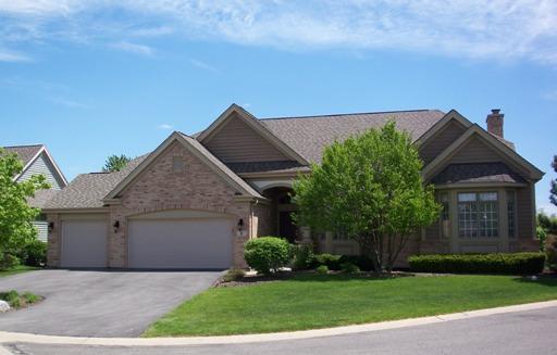 8 Olympic Ct., Lake In The Hills, IL 60156
