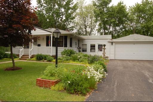 102 Hickory St., North Aurora, IL 60542