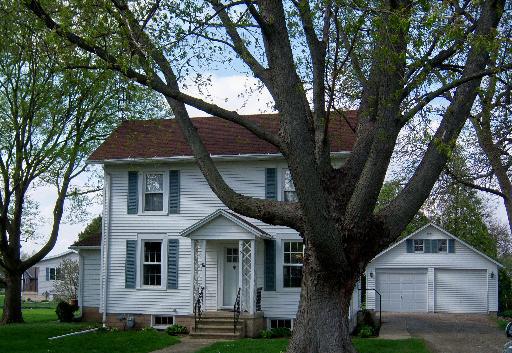 312 High St., Lamoille, IL 61330