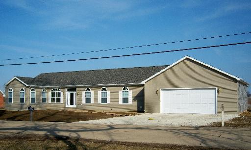 707 Park Ave., Lamoille, IL 61330