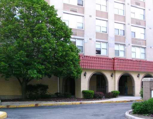 4300 W Ford City Dr. #804, Chicago, IL 60652