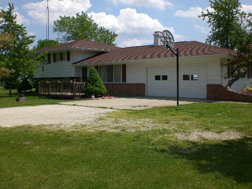 101 W. Petersen Dr., Ashkum, IL 60911