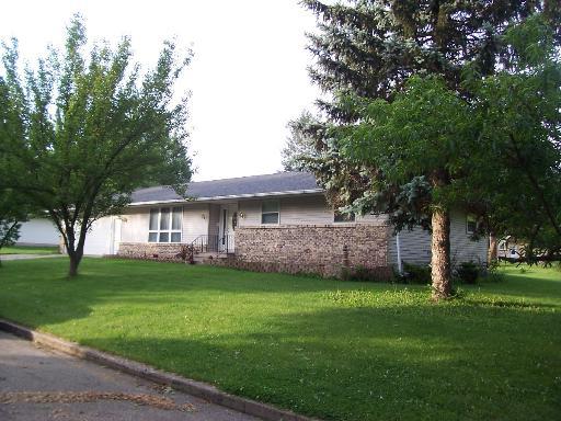 110 Wolf St., Walnut, IL 61376