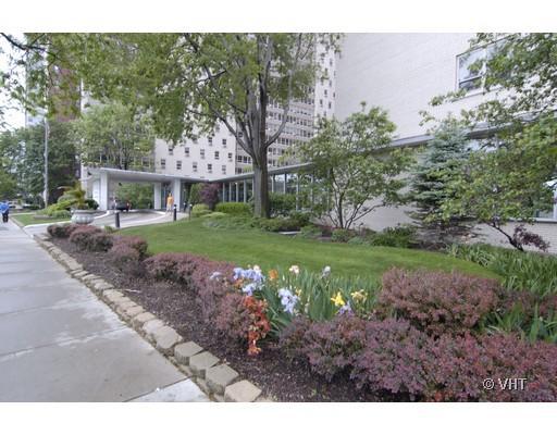 3950 N Lake Shore Dr. #1910, Chicago, IL 60613