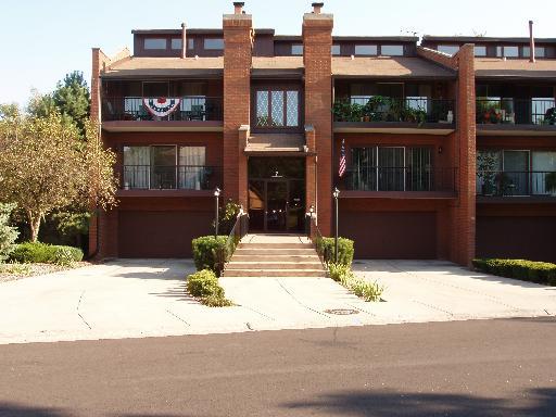 7 W Cinnamon Creek Dr. #1S, Palos Hills, IL 60465