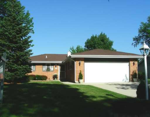 7605 Knottingham Ln., Downers Grove, IL 60516