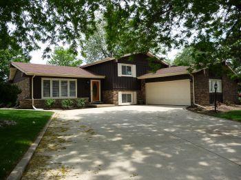 869 Heritage Dr., Addison, IL 60101