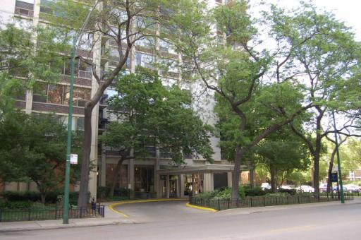 1255 N Sandburg Ter. #610, Chicago, IL 60610