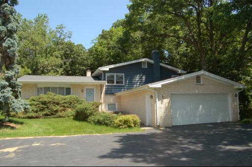60 W Forest Ave., Roselle, IL 60172
