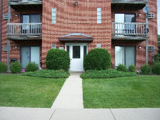 1160 Cedar St. #2A, Glendale Heights, IL 60139