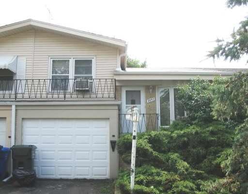 8849 Robin Dr. #-, Des Plaines, IL 60016