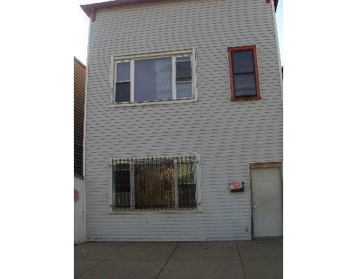 8820 S Houston Ave., Chicago, IL 60617