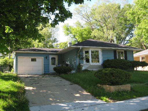 844 Navajo Tr., Carpentersville, IL 60110