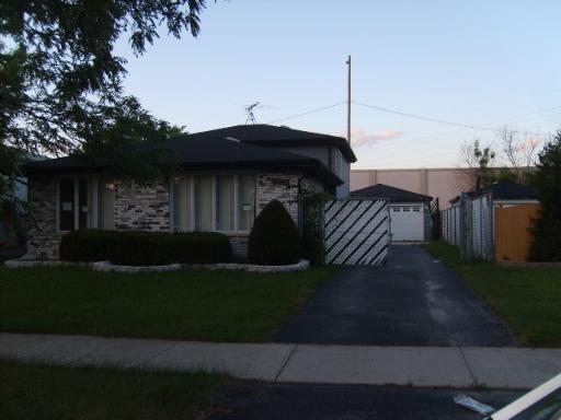 13001 S Blossom Dr., Alsip, IL 60803