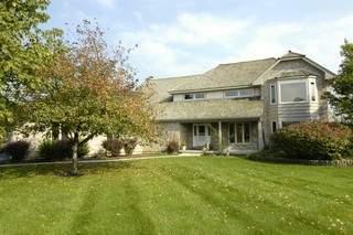 10 Lakeview Rd., Hawthorn Woods, IL 60047