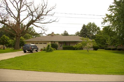 465 Shady Oaks Dr., Elgin, IL 60120