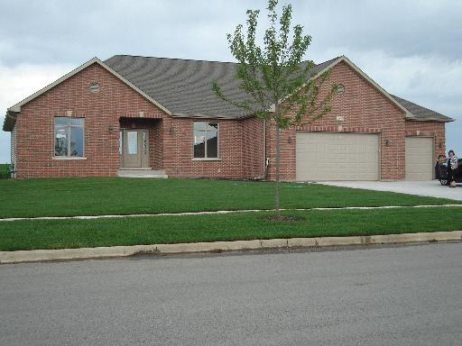 1935 Parkside Dr., Sycamore, IL 60178