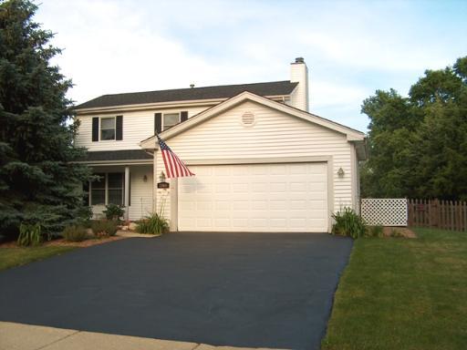 1060 Thornewood Ln., Algonquin, IL 60102