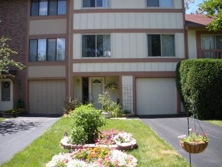 556 Chisholm Ct., Roselle, IL 60172