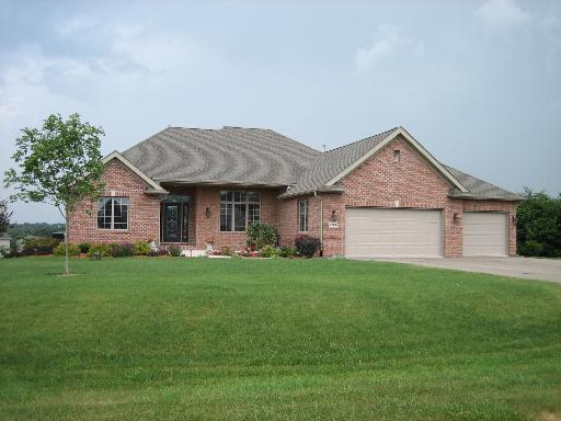 9727 Country Knolls Dr., Roscoe, IL 61073