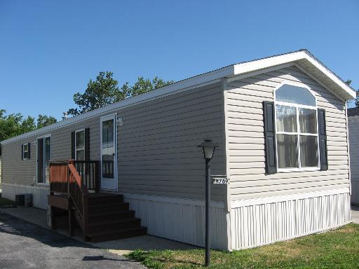 8769 Eagle St., Hodgkins, IL 60525