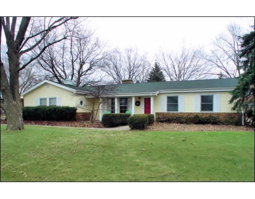 202 Sharon Ln., North Aurora, IL 60542